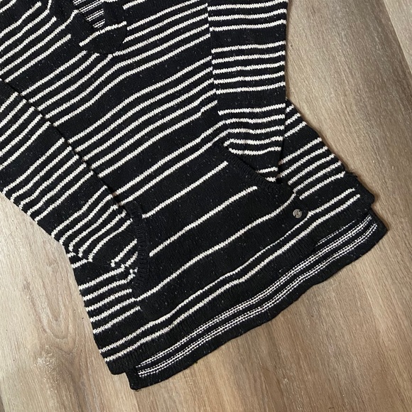 GIFTED ON TREND Roxy Poncho - Picture 5 of 13